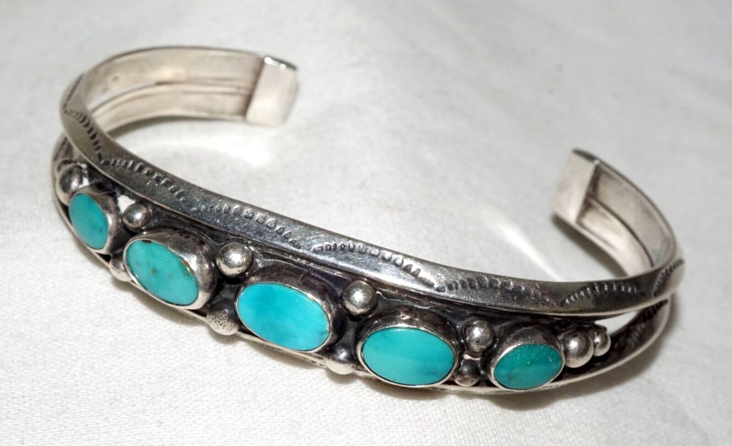 Vintage S.W. Heavy Silver Cuff Bracelet set w. 5x Turquoise Accents (KoS) L8