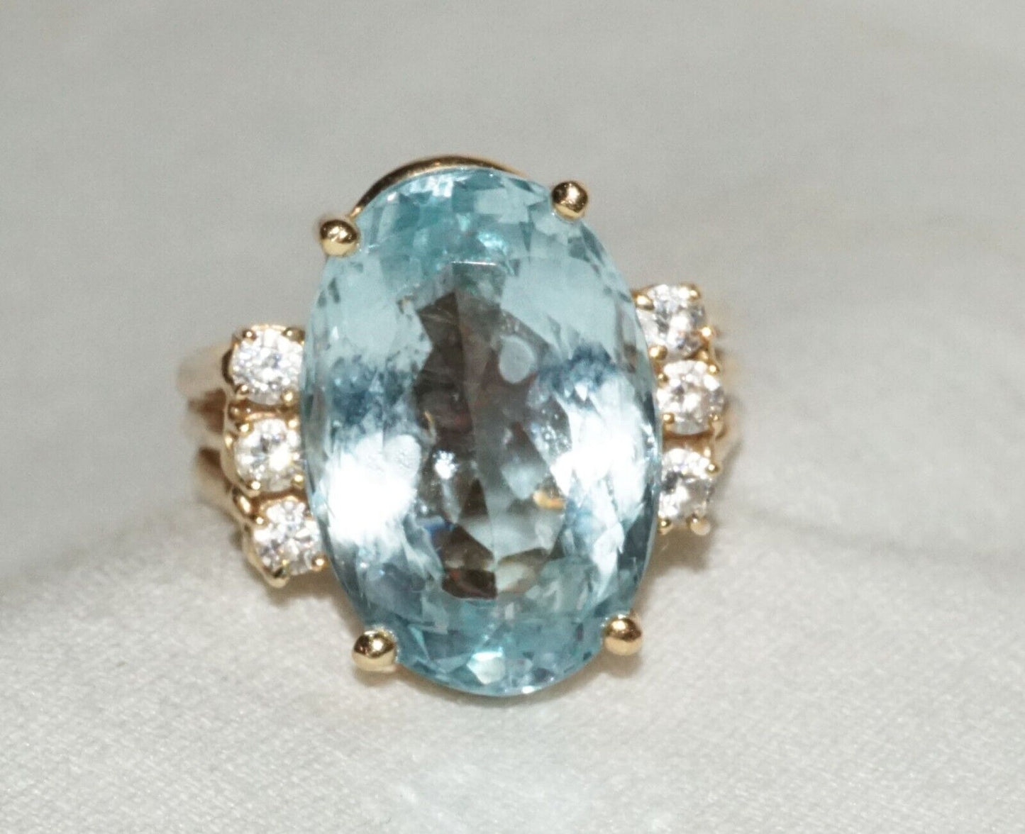 Vintage 14k Yellow Gold Ring Sz.7.5 1x Blue Topaz & 6x Cubic Zirconia (GoB) #13a