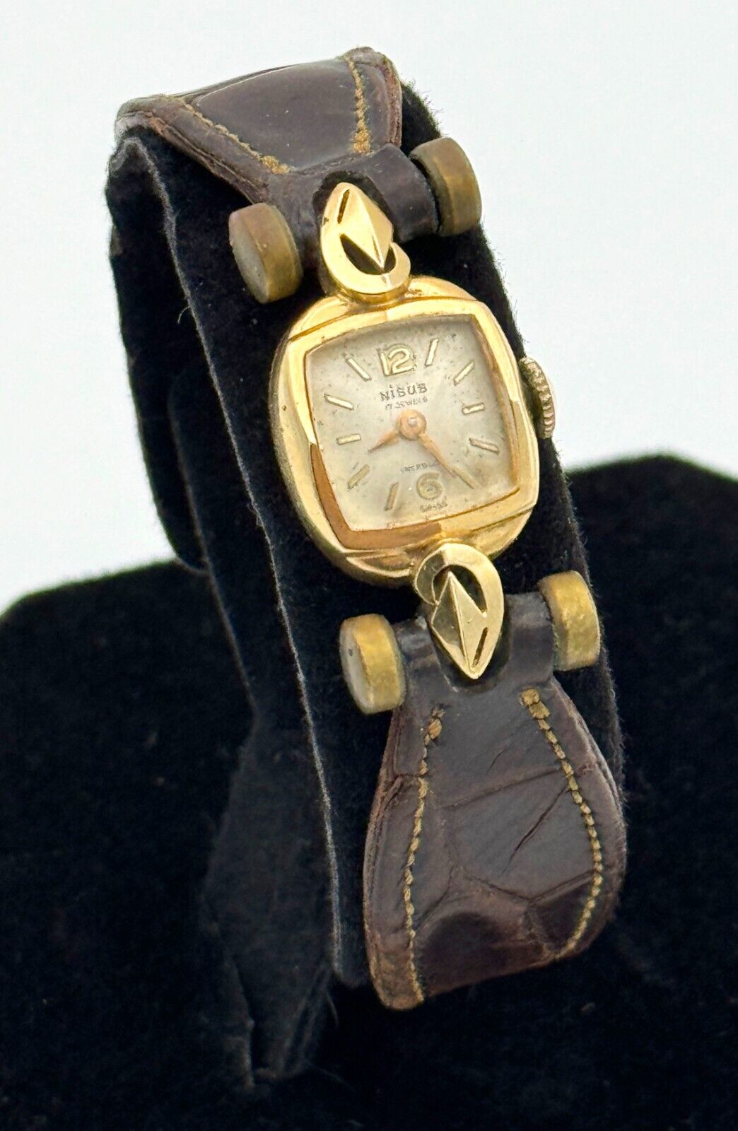 Vintage Swiss 14k Yellow Gold Nisus 17 Jewel Mechanical Watch (HoJ)