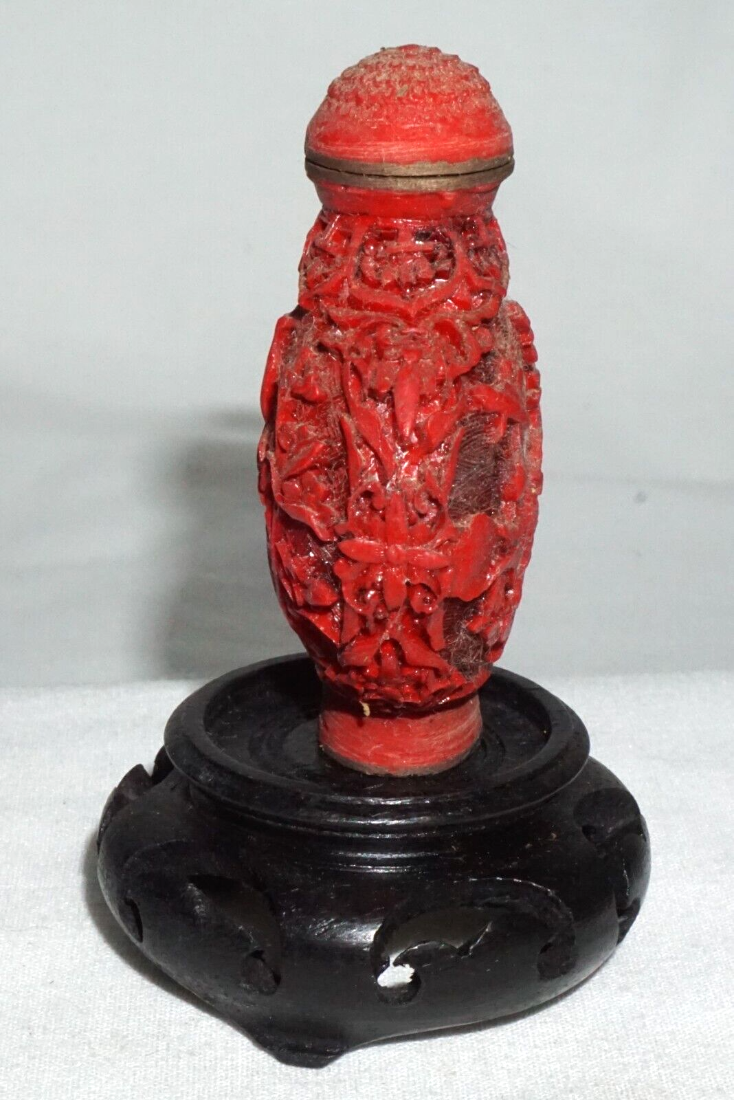 Vtg Chinese Cinnabar Style Snuff Bottle w Floral & Bird Motif Reign (LLA) IC