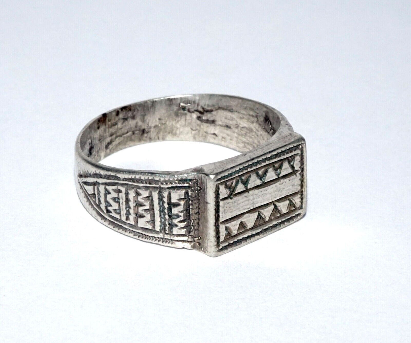 Vintage Tribal Style Silver Alloy Ring Sz. 7 w. Curvilinear Designs (LeL)