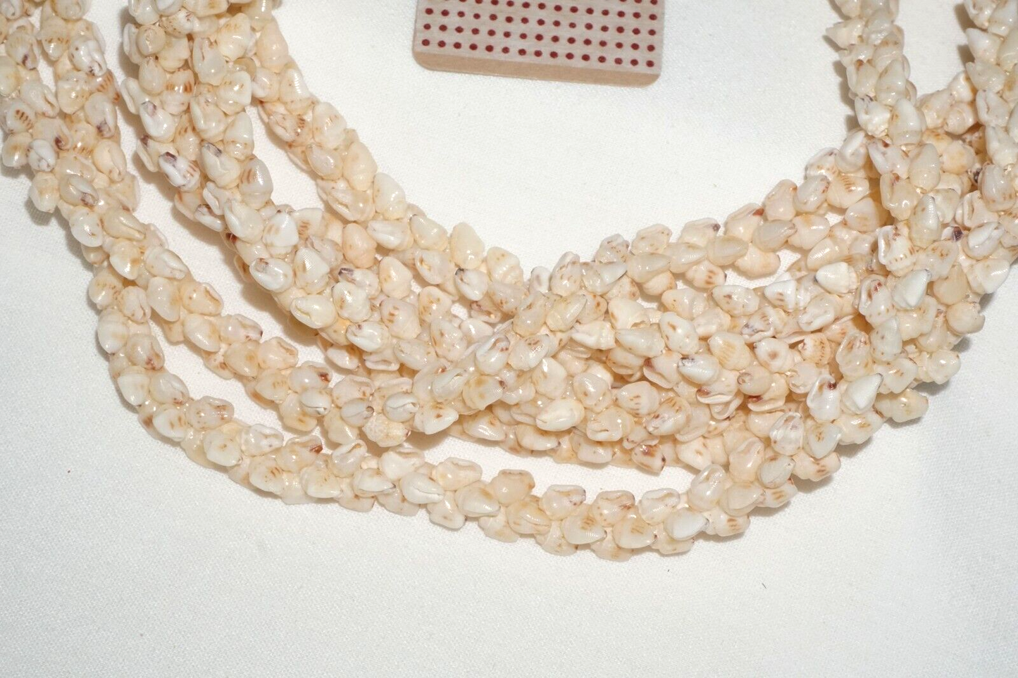 Vintage Hawaii 3x Strand Pikake Style Spotted White Niihau Shell Necklace (KiA)C