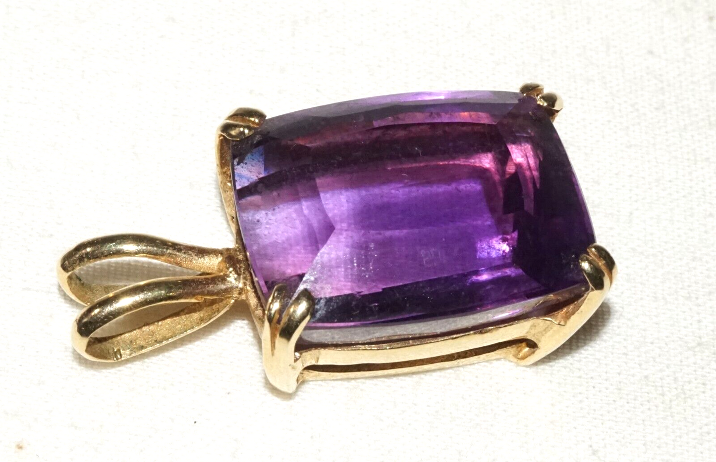 Vintage 14k Yellow Pendant set w. 1x Large Amethyst Gemstone (GoB)#18c