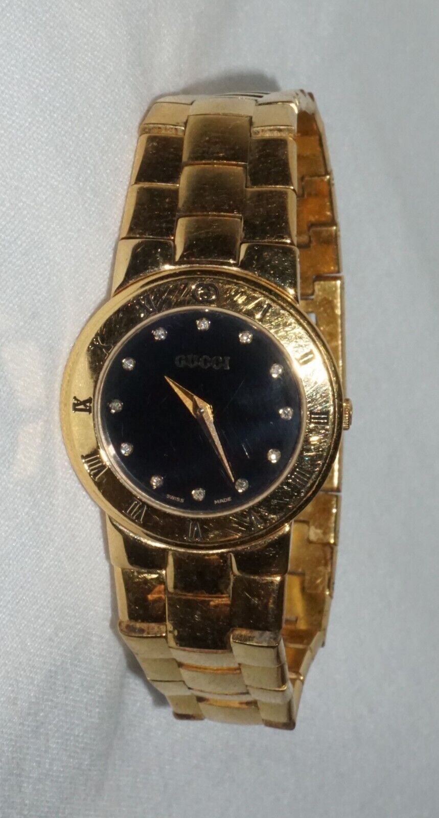 Swiss Made Gold Plated Diamond Dial 3300.2.L Women's Wristwatch 25MM Gucci (SaR)