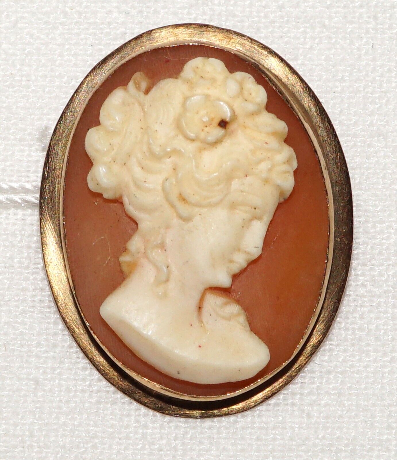 Vtg. 14k Y. Gold Bezel Set Shell Cameo Brooch/ Pendant w Female Motif (WtG)11