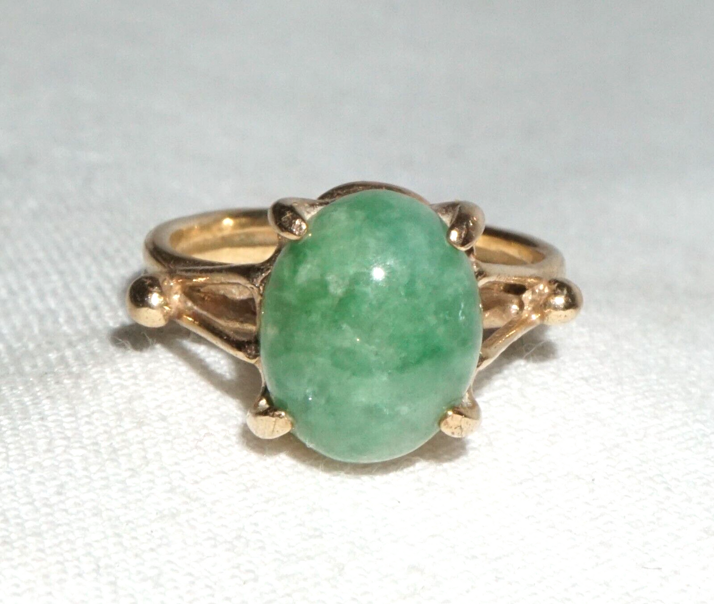 Vintage Chinese 14k Yellow Gold Ring Sz.4 set w. Green Jadeite Jade Cab (BrM)L3