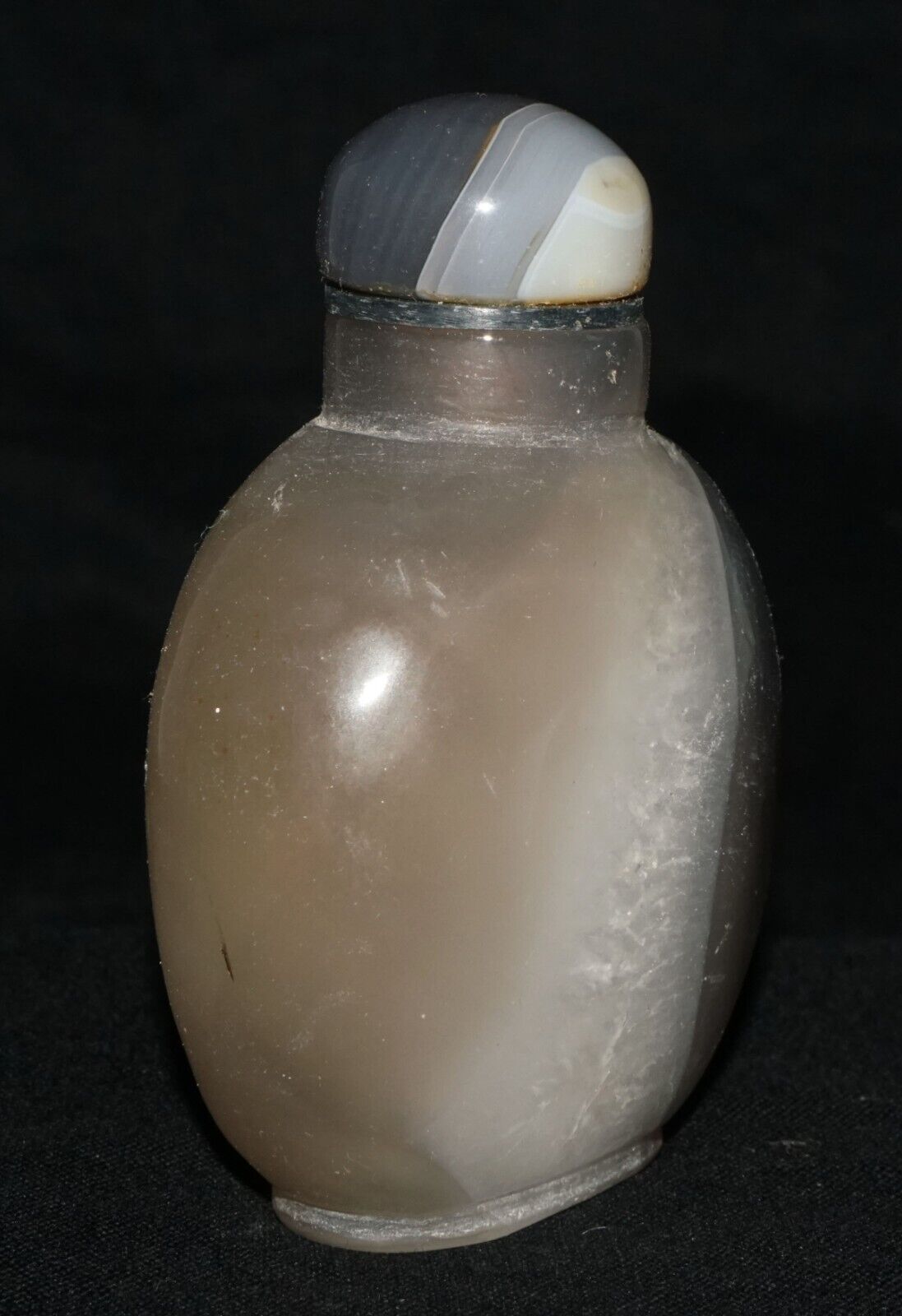 Vintage Chinese Two Tone Banded Agate Carved Snuff Bottle (LeS) G17