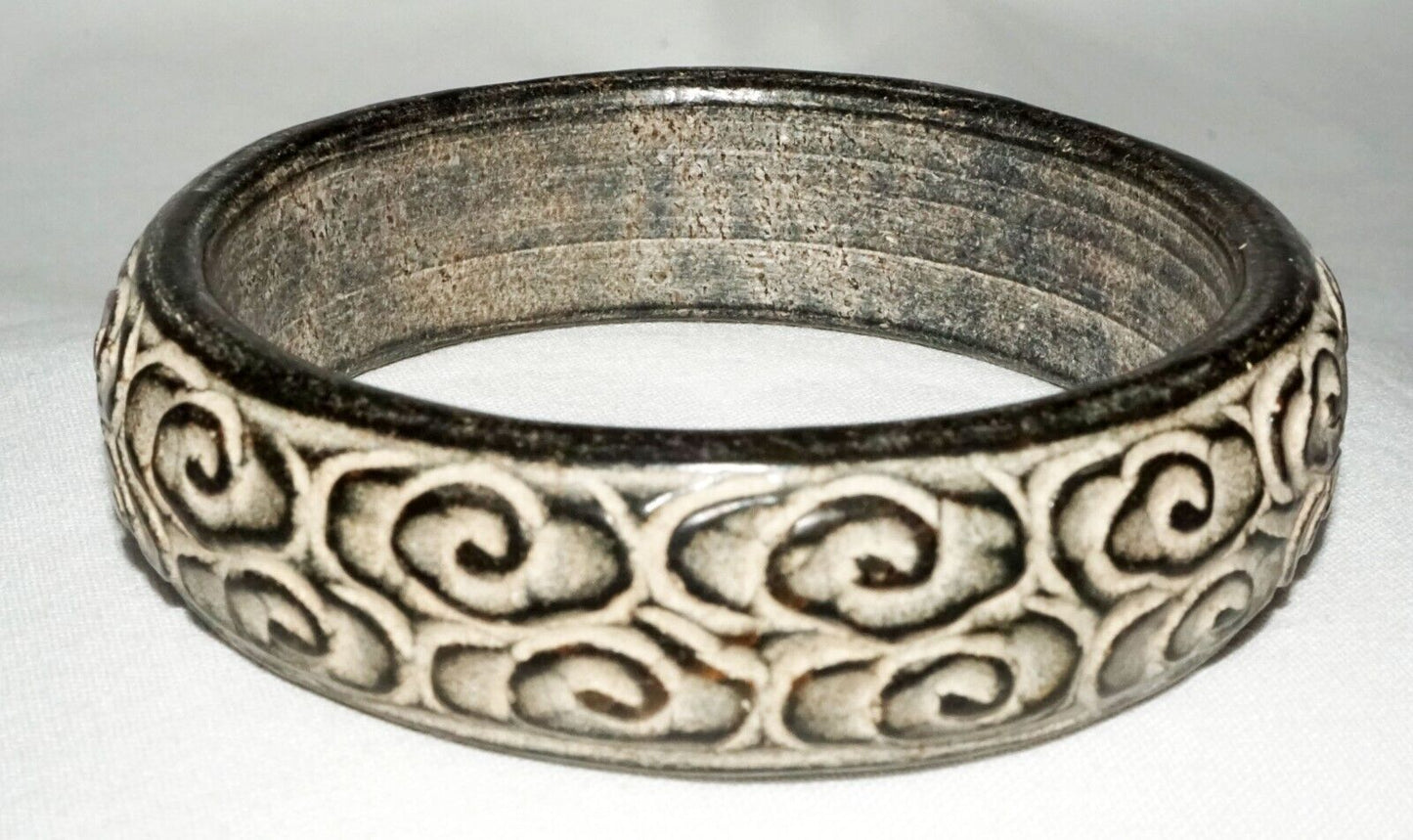 Vtg Chinese Steatite Relief Stylized Cloud Motif Carved Bangle Bracelet (LeS)B50