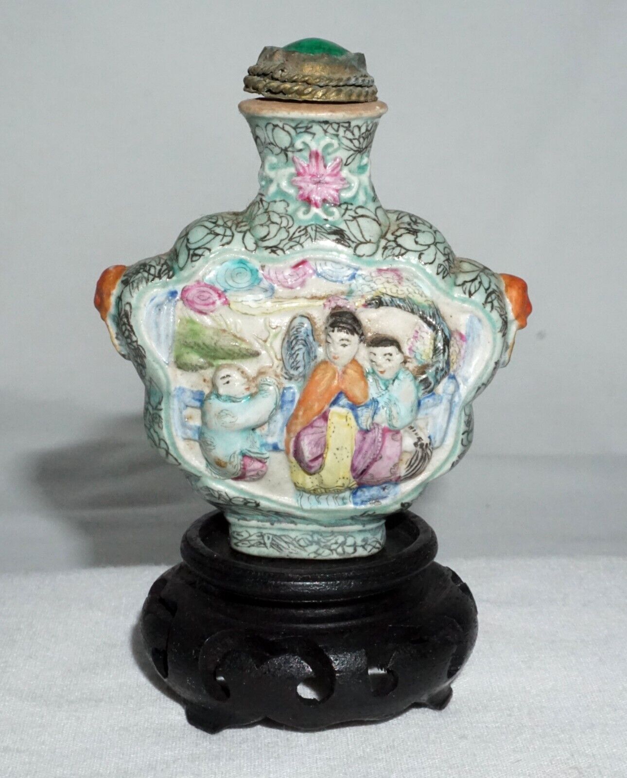 Antique Chinese Relief Snuff Bottle w. Figures Garden Motif Qianlong (LLA) IC