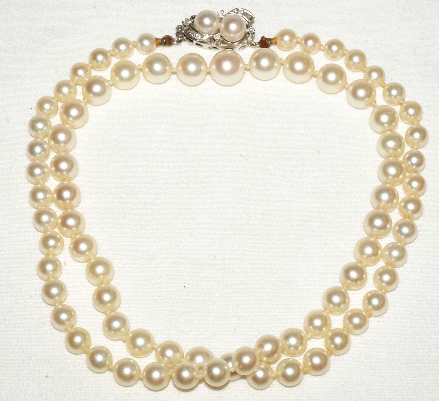 Vintage Graduated Single Strand Pearl Necklace w. 14k White Gold Clasp (FeD)#1