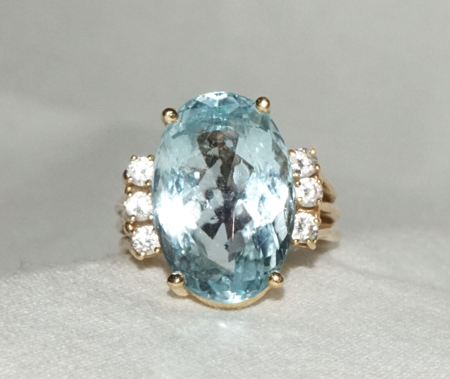 Vintage 14k Yellow Gold Ring Sz.7.5 1x Blue Topaz & 6x Cubic Zirconia (GoB) #13a