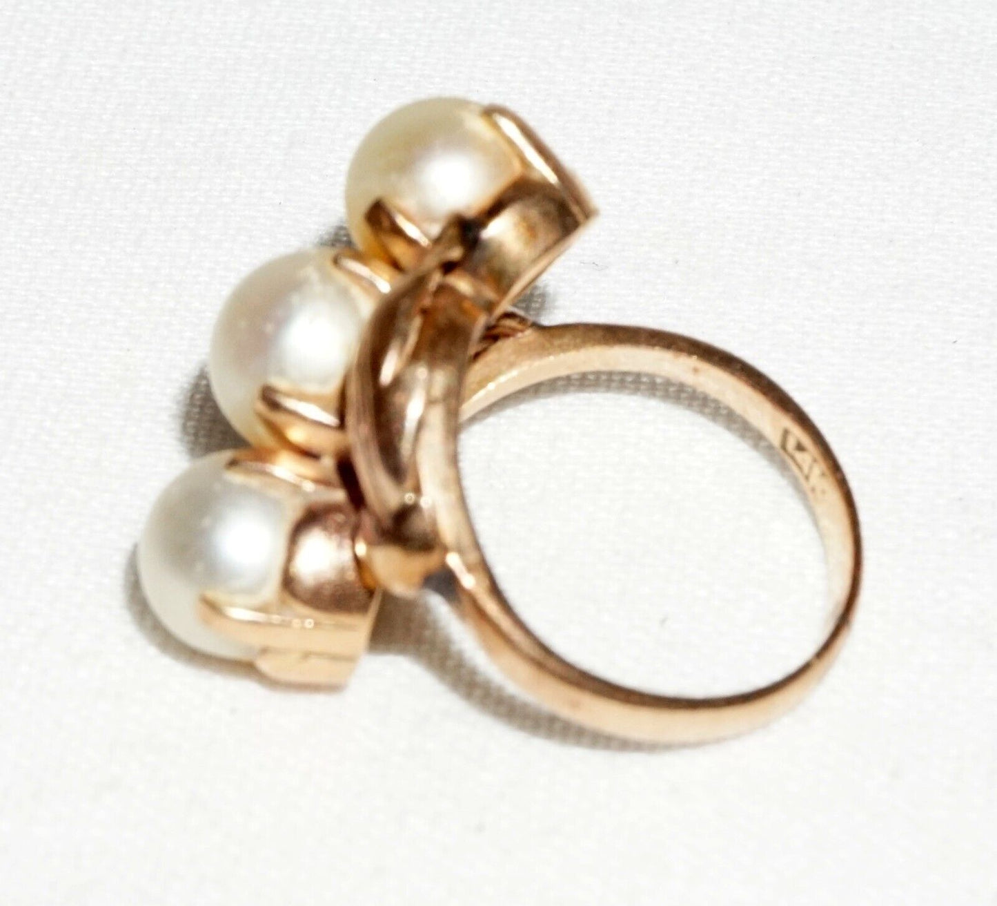 Vintage 14k Yellow Gold Leaf Motif Ring Sz.3.5 set w. 3x Pearl Accents (---)