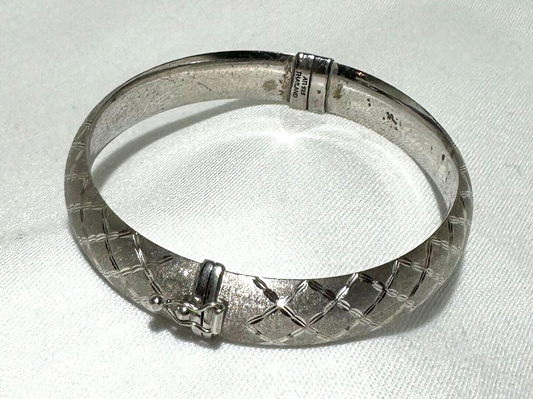 Thai Silver Silver Cross Hatch Bangle 2 1/2" x 2 1/8" w Safety Clasp (LoC)6