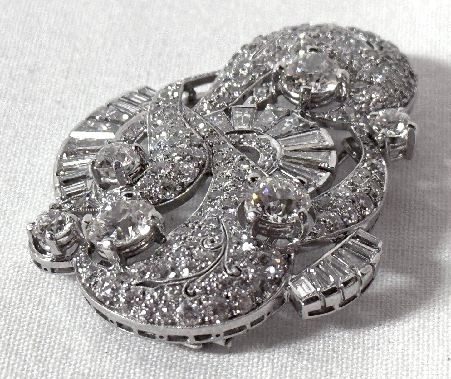 14 K. White Gold Diamond Filigree Brooch Total Diamonds Approx. 10ct. (ChR)