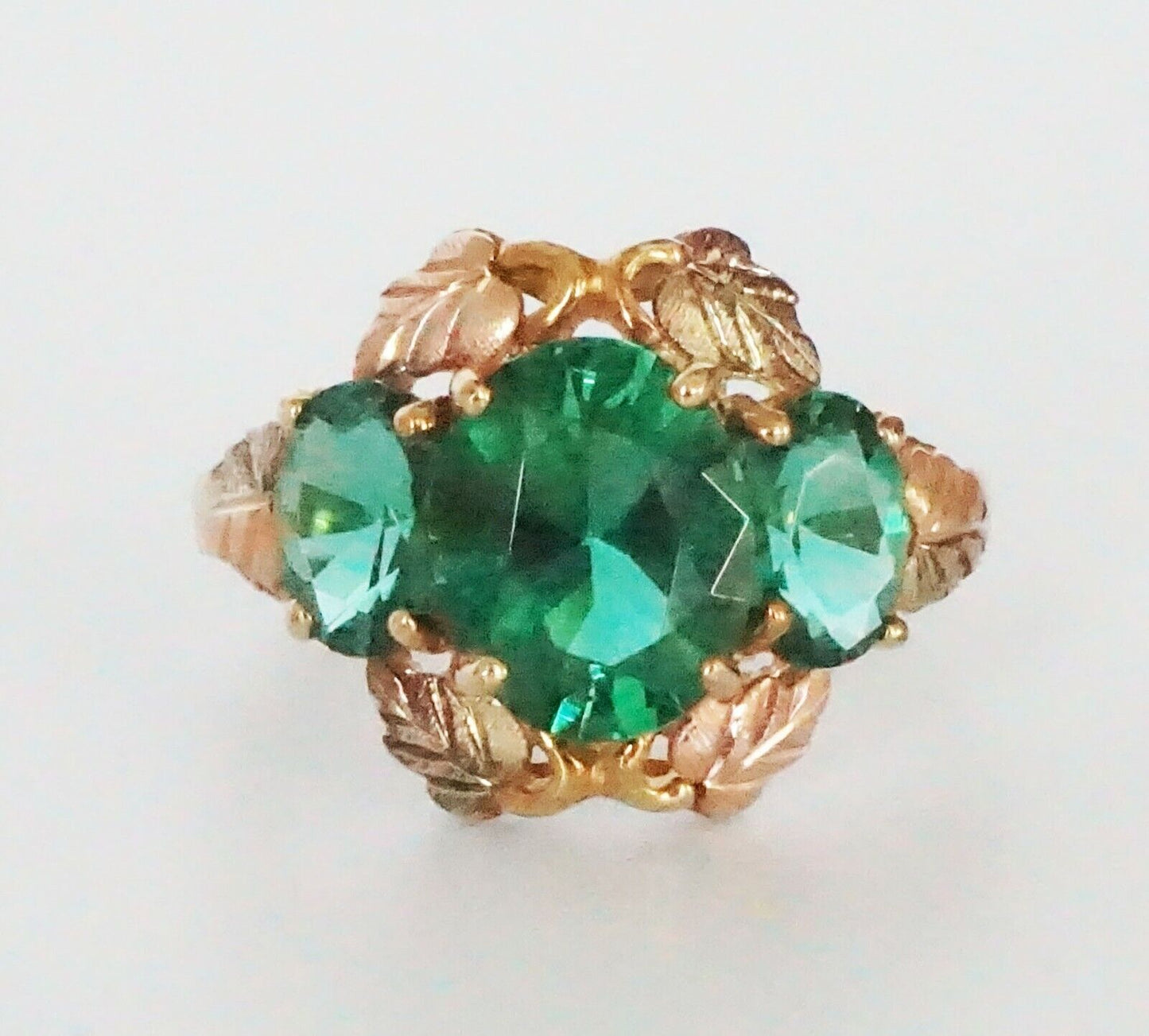 Vintage 10K Yellow Gold Ring Sz 8.25 set w. 3x Synthetic Green Stones (SaR)#229