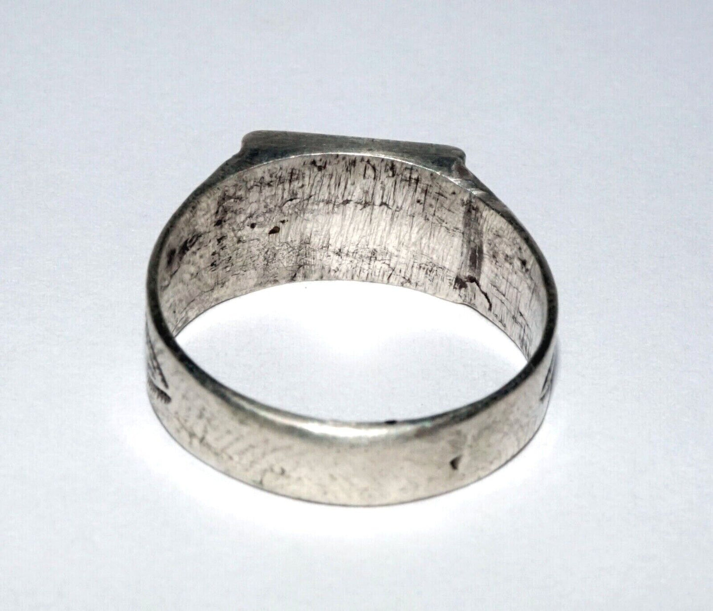 Vintage Tribal Style Silver Alloy Ring Sz. 7 w. Curvilinear Designs (LeL)