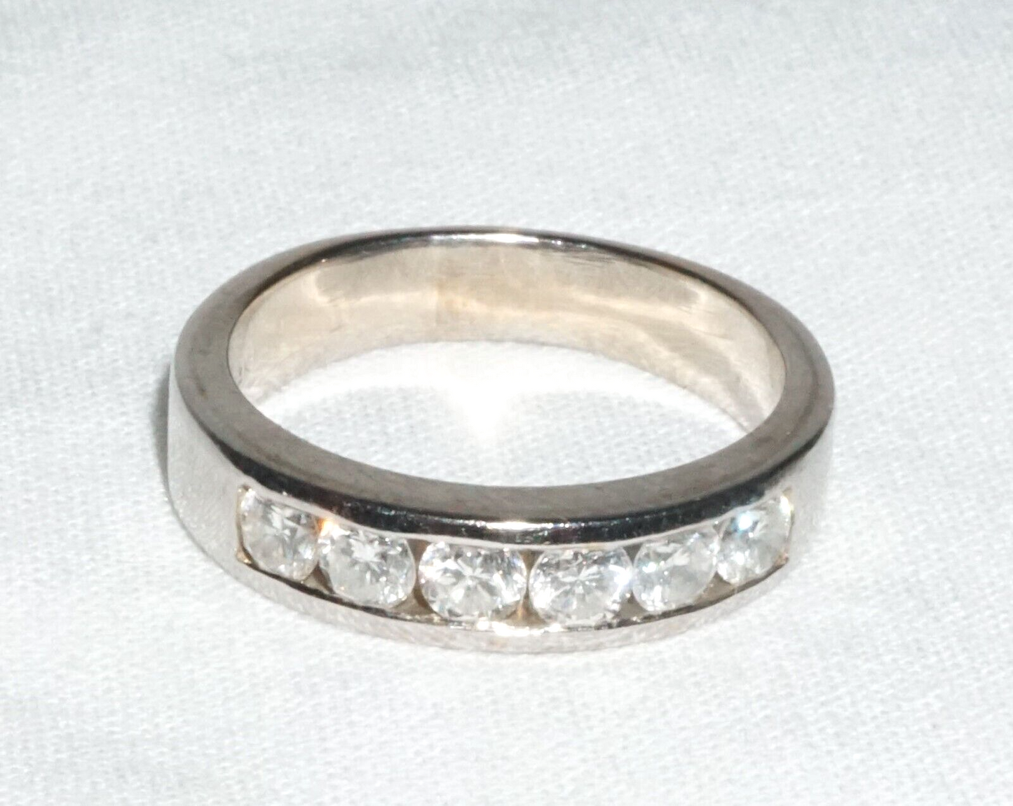 Vintage 14k White Gold Ring Band Sz. 8.5 set w. 6x Diamond Accents (SaR)