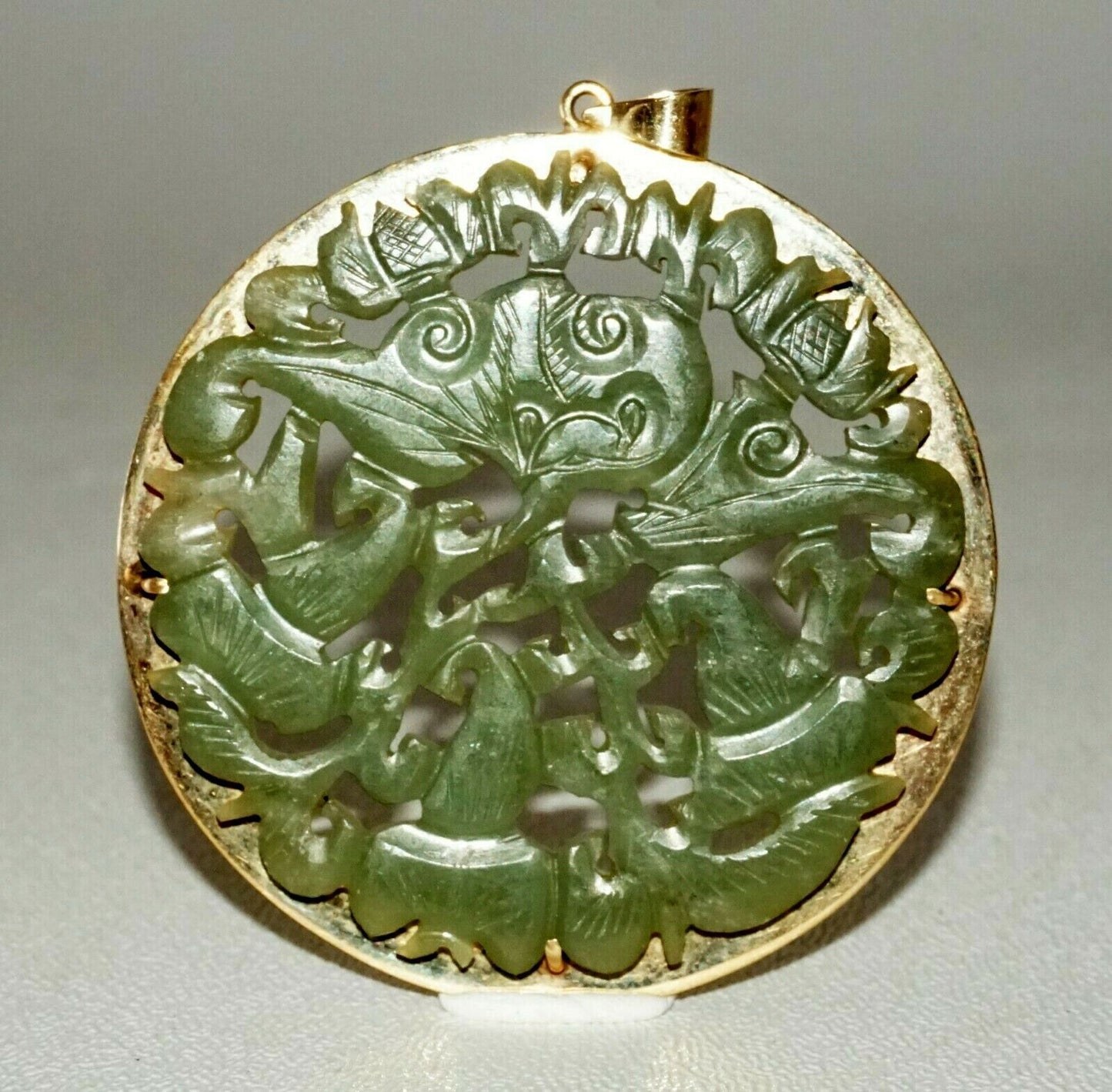 Vintage 14k Yellow Gold Pierced Green Floral & Bat Motif Jade Pendant (TaE) #40