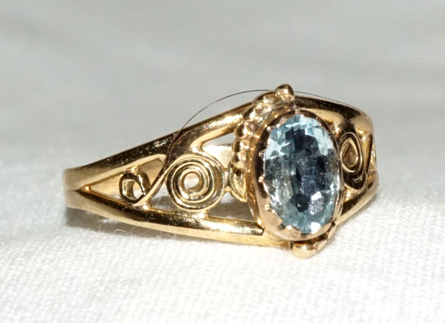 Vintage 14k Yellow Gold Filigree Ring Sz. 5.75 Bezel set w. 1x Aquamarine (CoM)