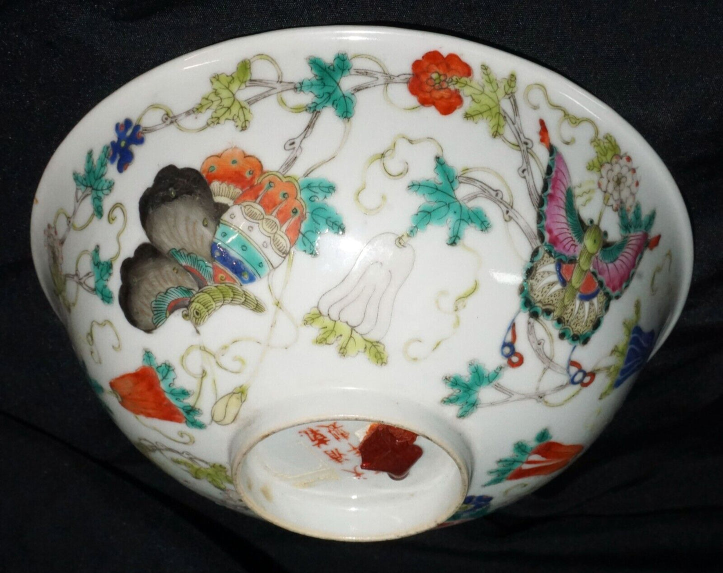 Antique Chinese Porcelain Bowl Butterfly Motifs in Famille Rose Enamels (WCa) IC