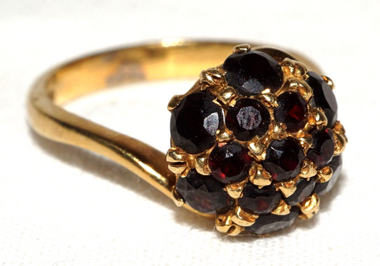 18Kt Yellow Gold Prong Set Round Garnet Cluster Dome Ring Sz.7.5 (WtG)