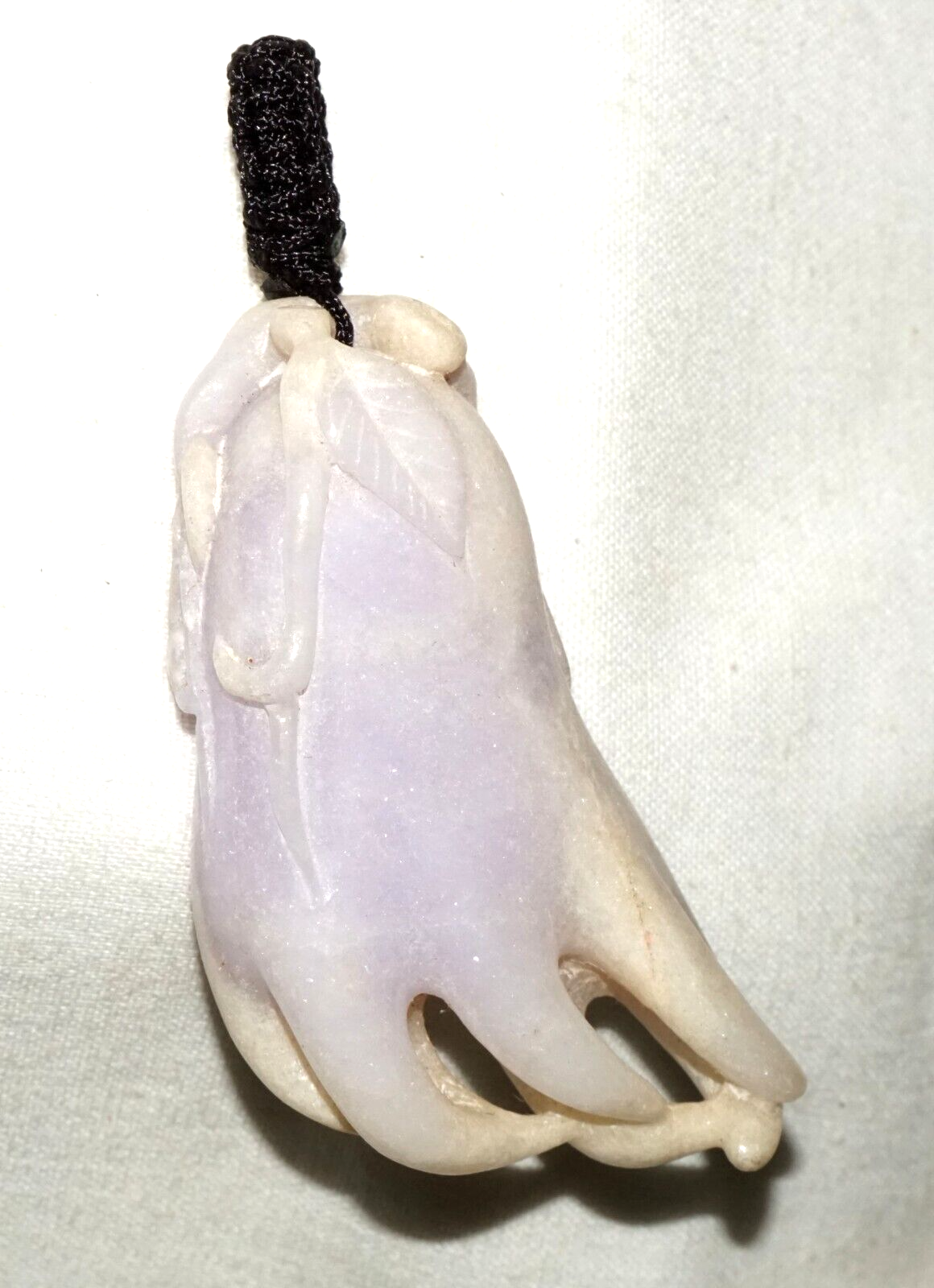 Vintage Chinese Lavender Jade Buddha Hand Lemon Motif Carved Pendant (LeS)L24