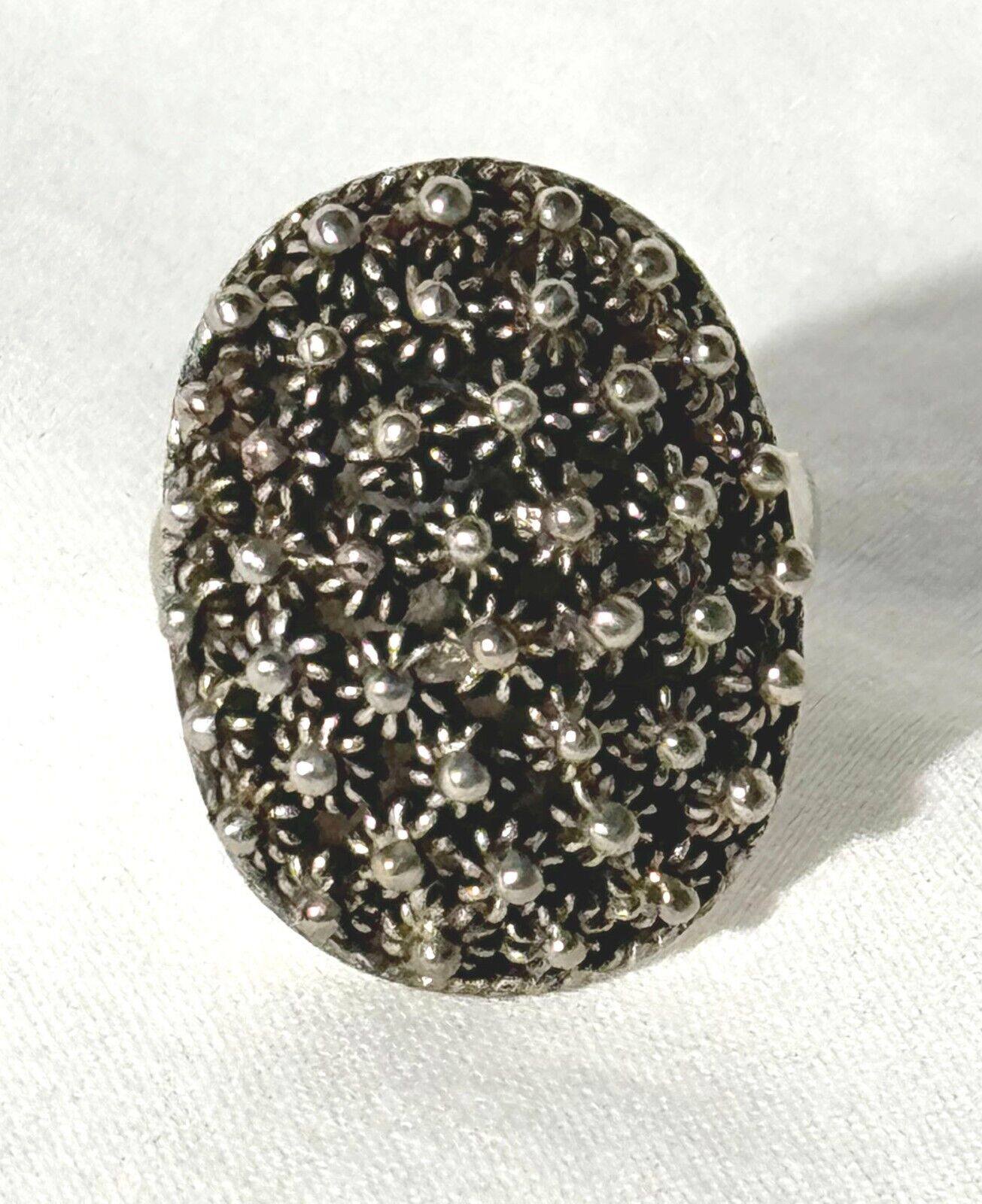 Sterling Silver 925 Oval Half Dome Ring w Floral Beaded Accents (KiL)23