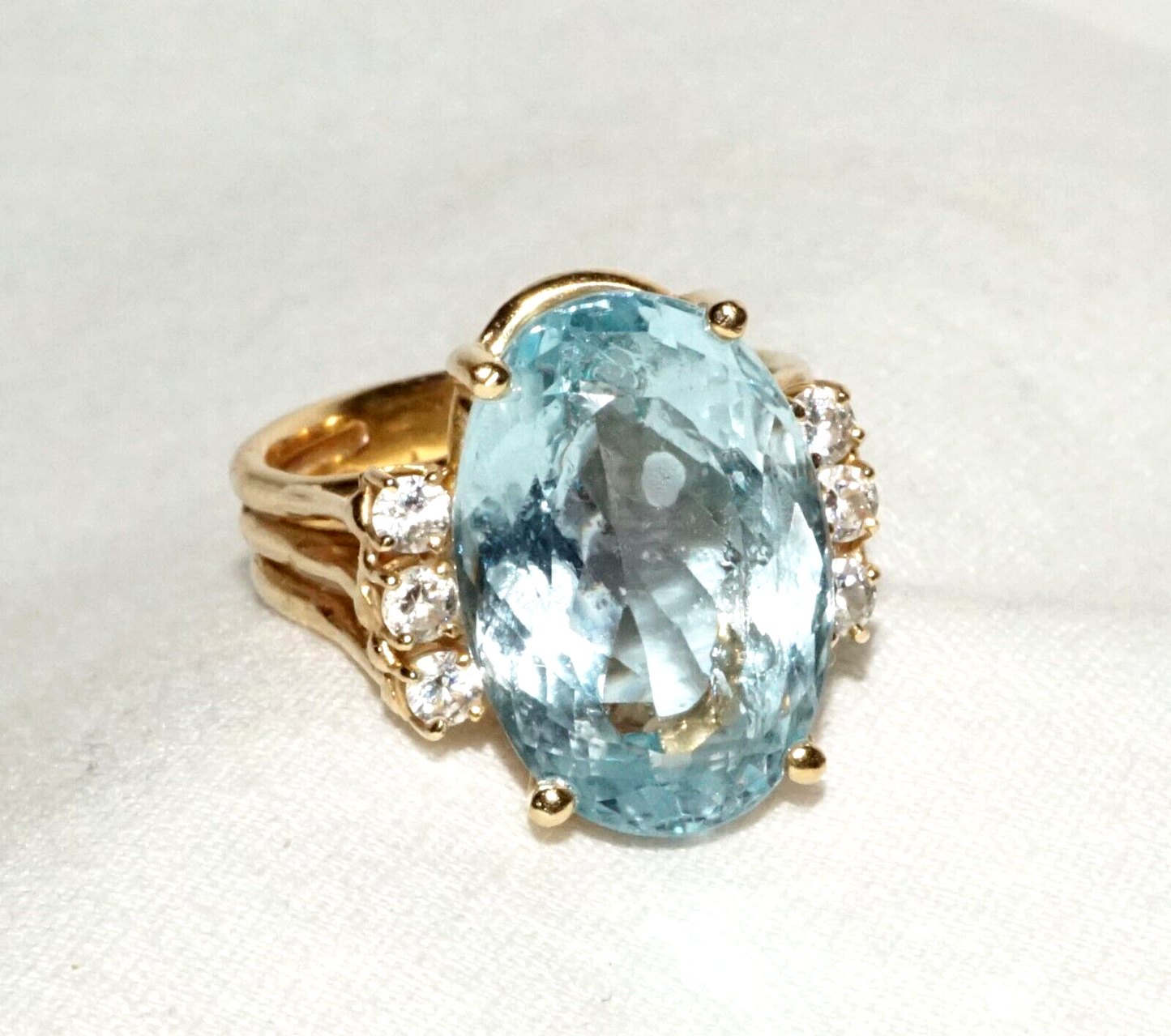 Vintage 14k Yellow Gold Ring Sz.7.5 1x Blue Topaz & 6x Cubic Zirconia (GoB) #13a