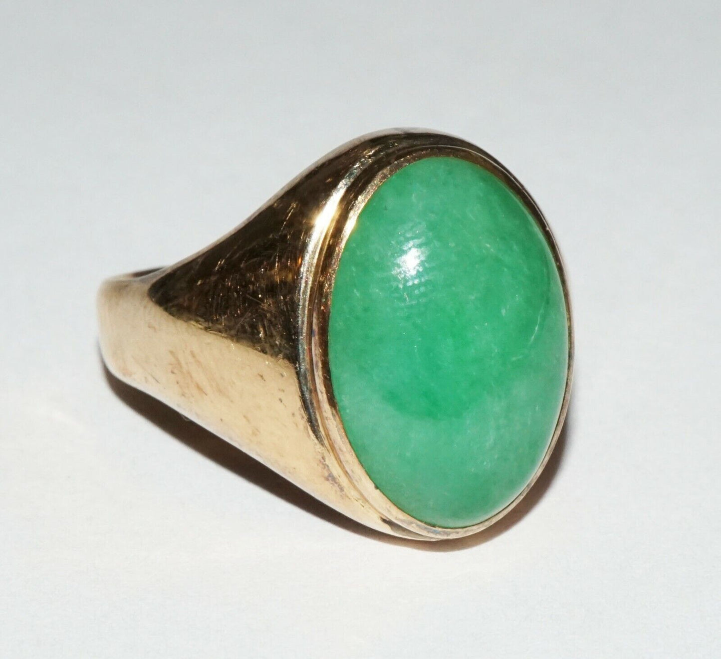 Vintage Chinese Yellow Gold Ring Sz.9 w. Attractive Green Jadeite Jade (TaL)