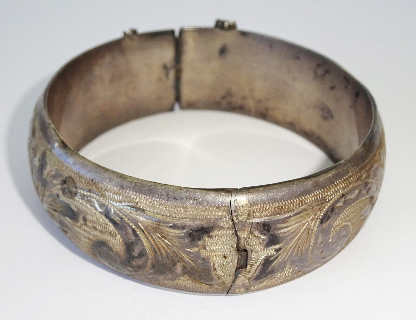 Mexican Hollow Sterling Silver Bangle Bracelet w. Etched Mask & Leaf Motifs(Yir)