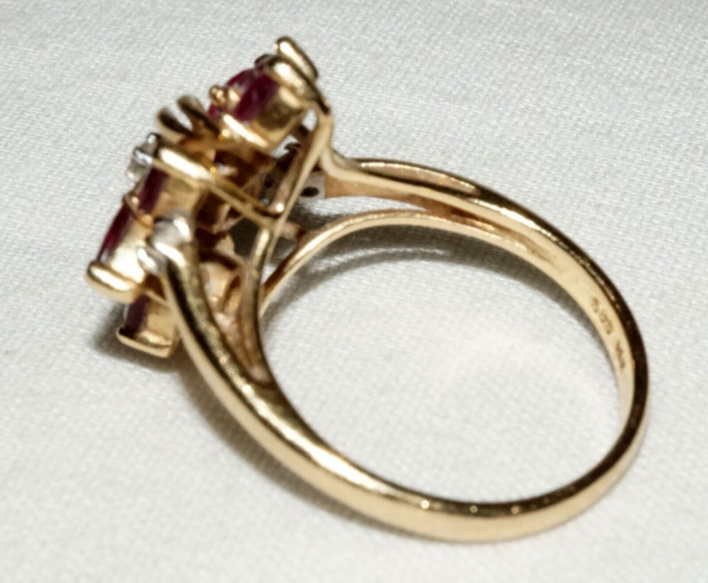 Vintage 14k Yellow Gold Ring Sz.7.25 w. 8x Rubies & 3x Diamonds (WoJ)