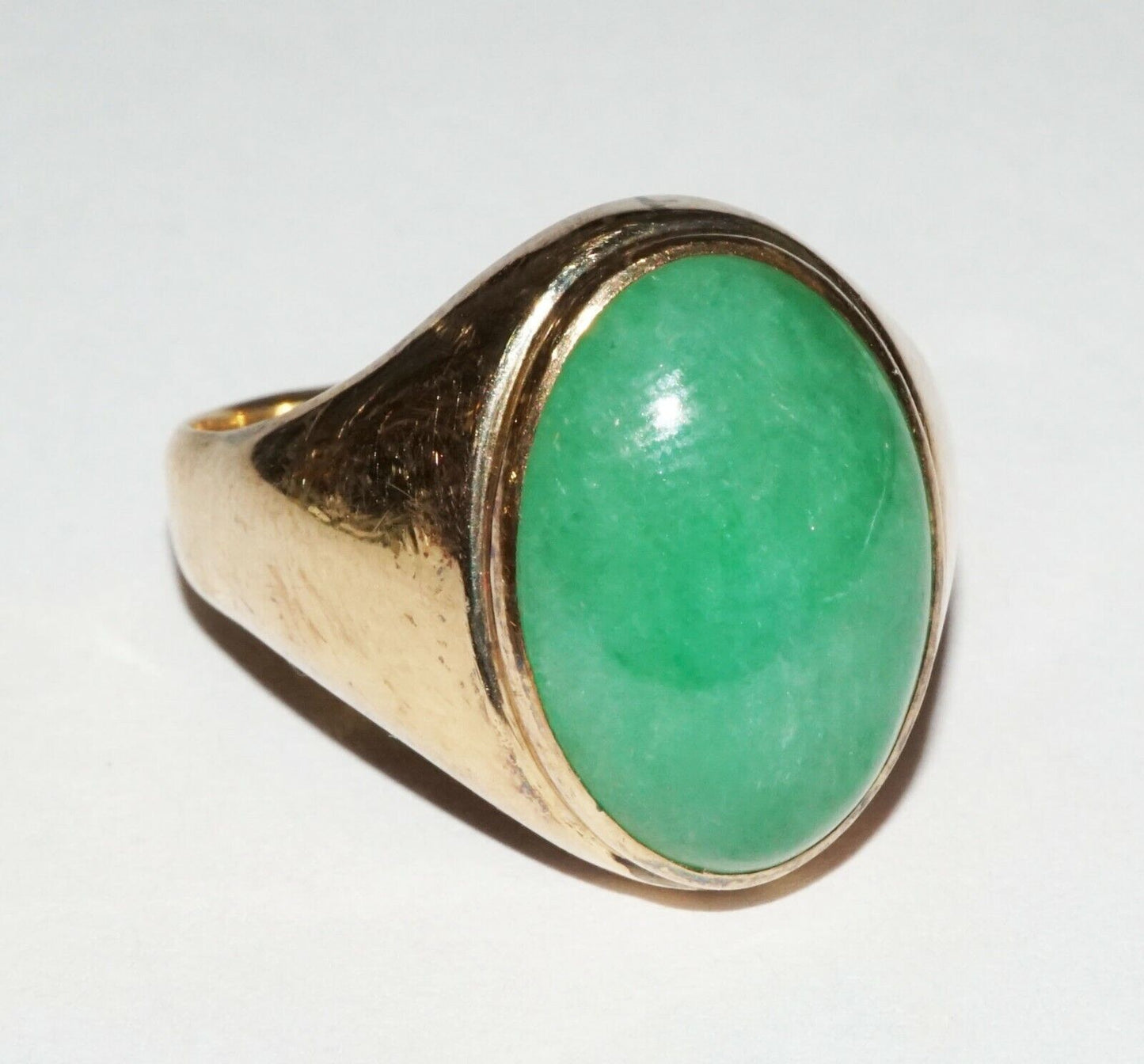 Vintage Chinese Yellow Gold Ring Sz.9 w. Attractive Green Jadeite Jade (TaL)