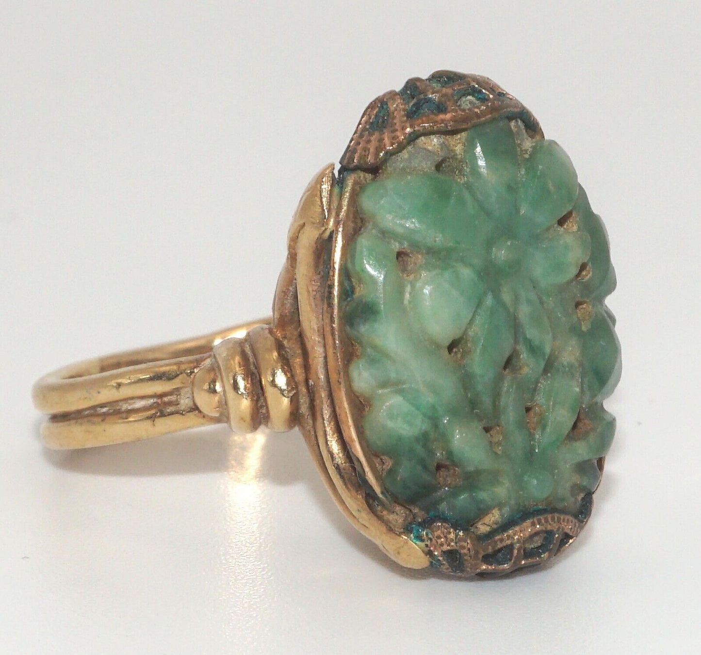 Vintage 14k Yellow Gold Filigree Ring Sz. 7 1/4 w Carved Floral Jadeite (LeD)