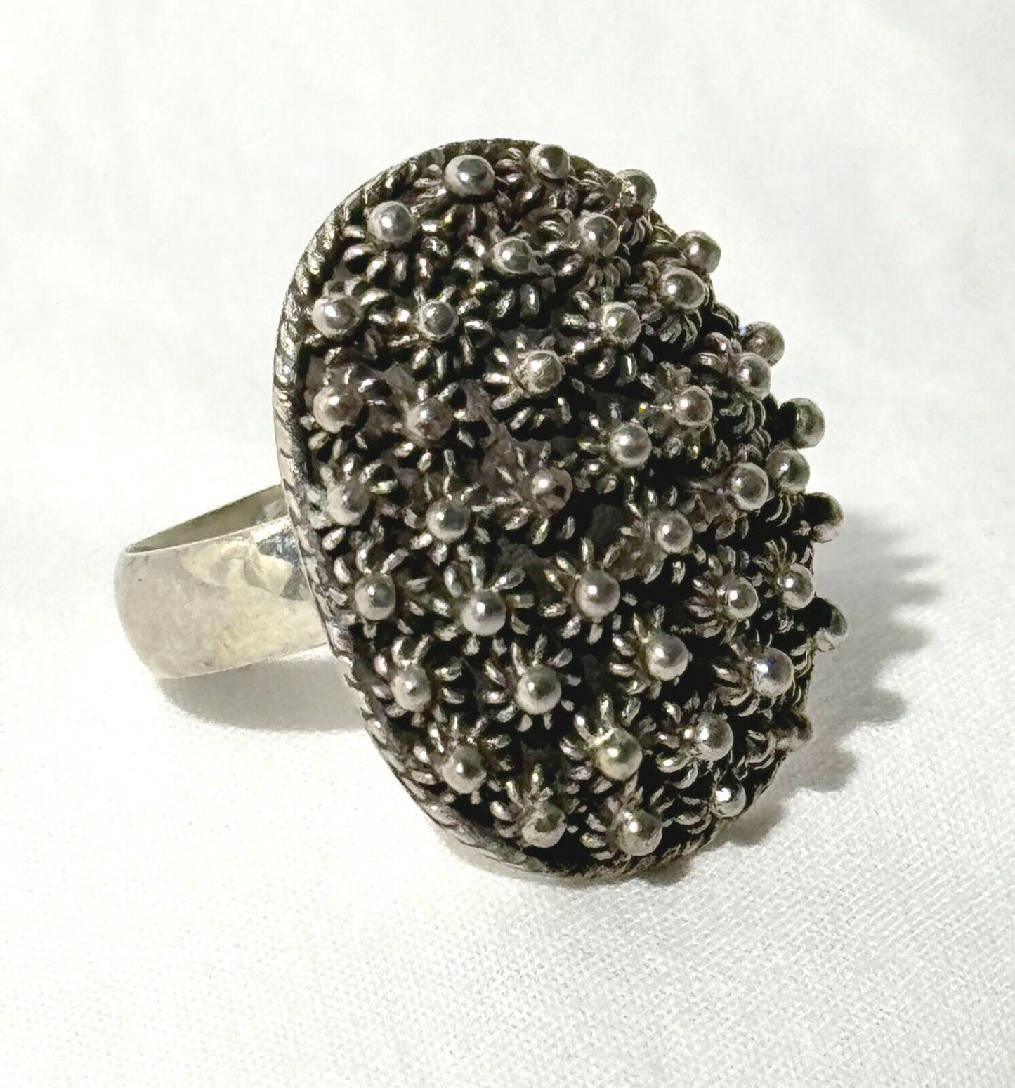 Sterling Silver 925 Oval Half Dome Ring w Floral Beaded Accents (KiL)23