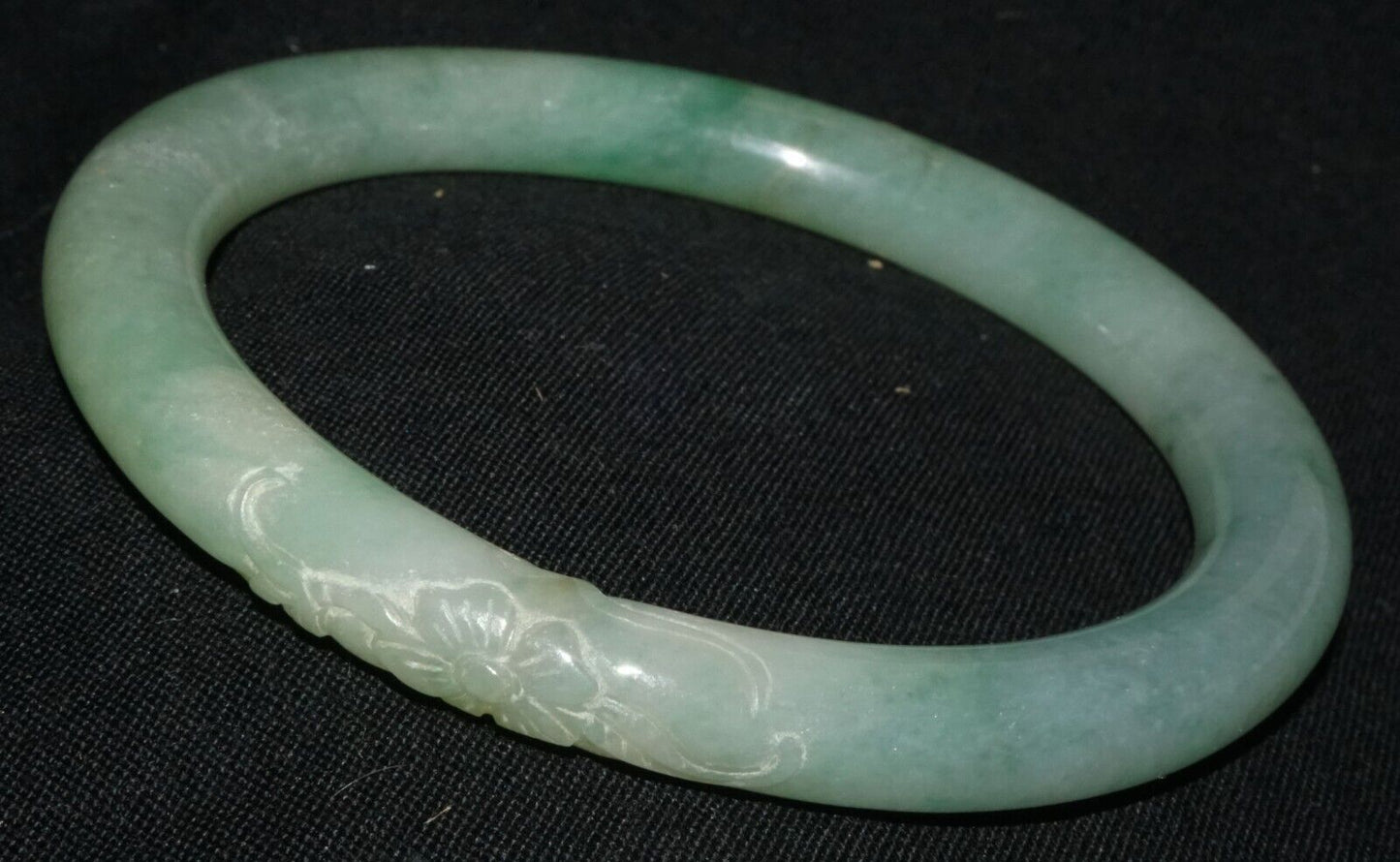 Vintage Chinese Mottled Green Jadeite Jade Flower Motif Bangle Bracelet (LeS)B62