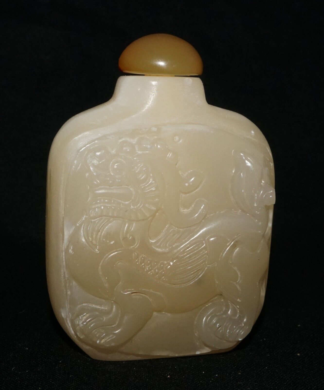 Vintage Chinese Carved Glass Snuff Bottle w. Foo Dog Motif Carnelian (LeS) G11