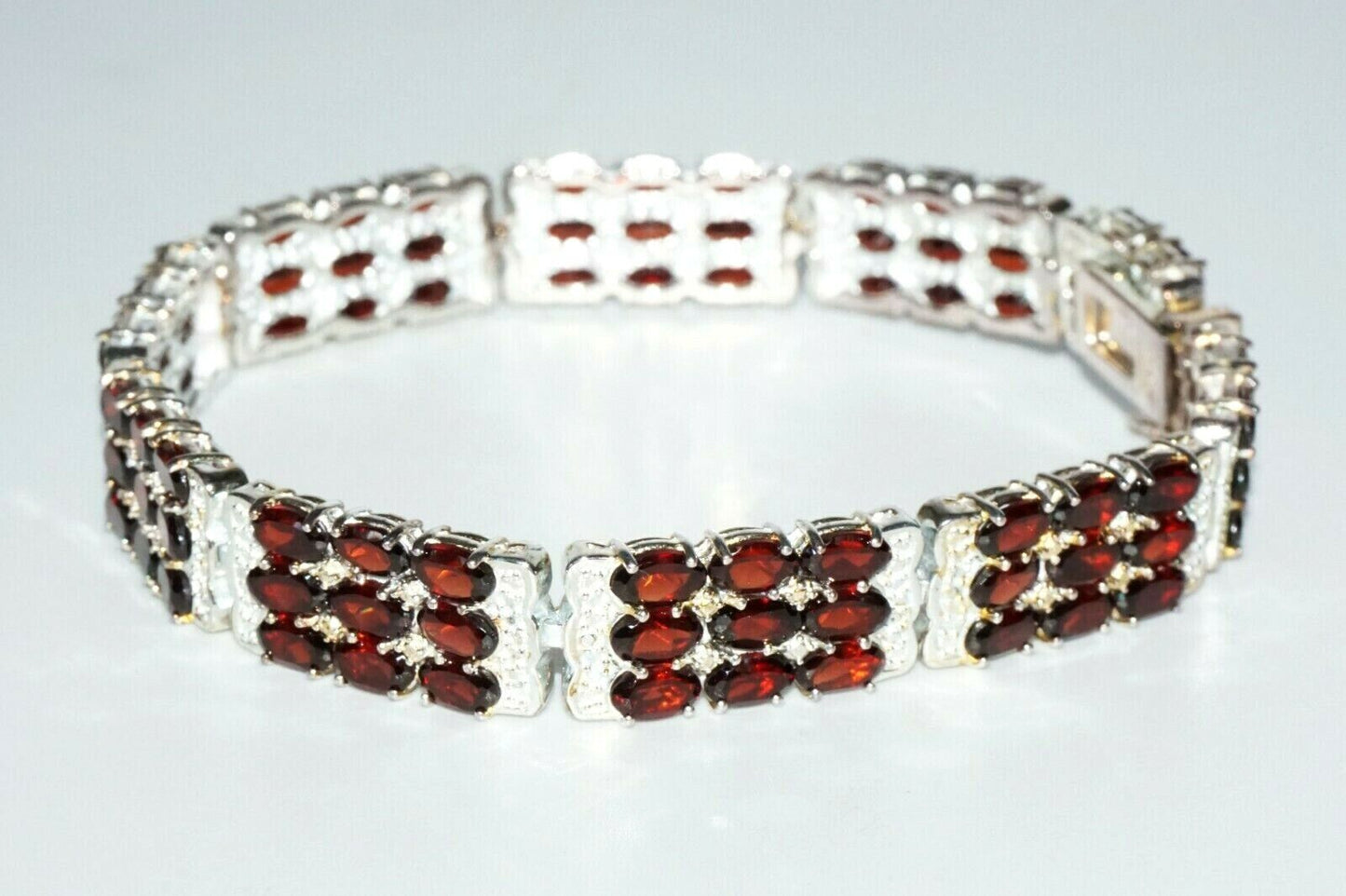 Vintage Chinese Sterling Silver Bracelet w. 84x Oval Facetted Garnets (SaR)#203