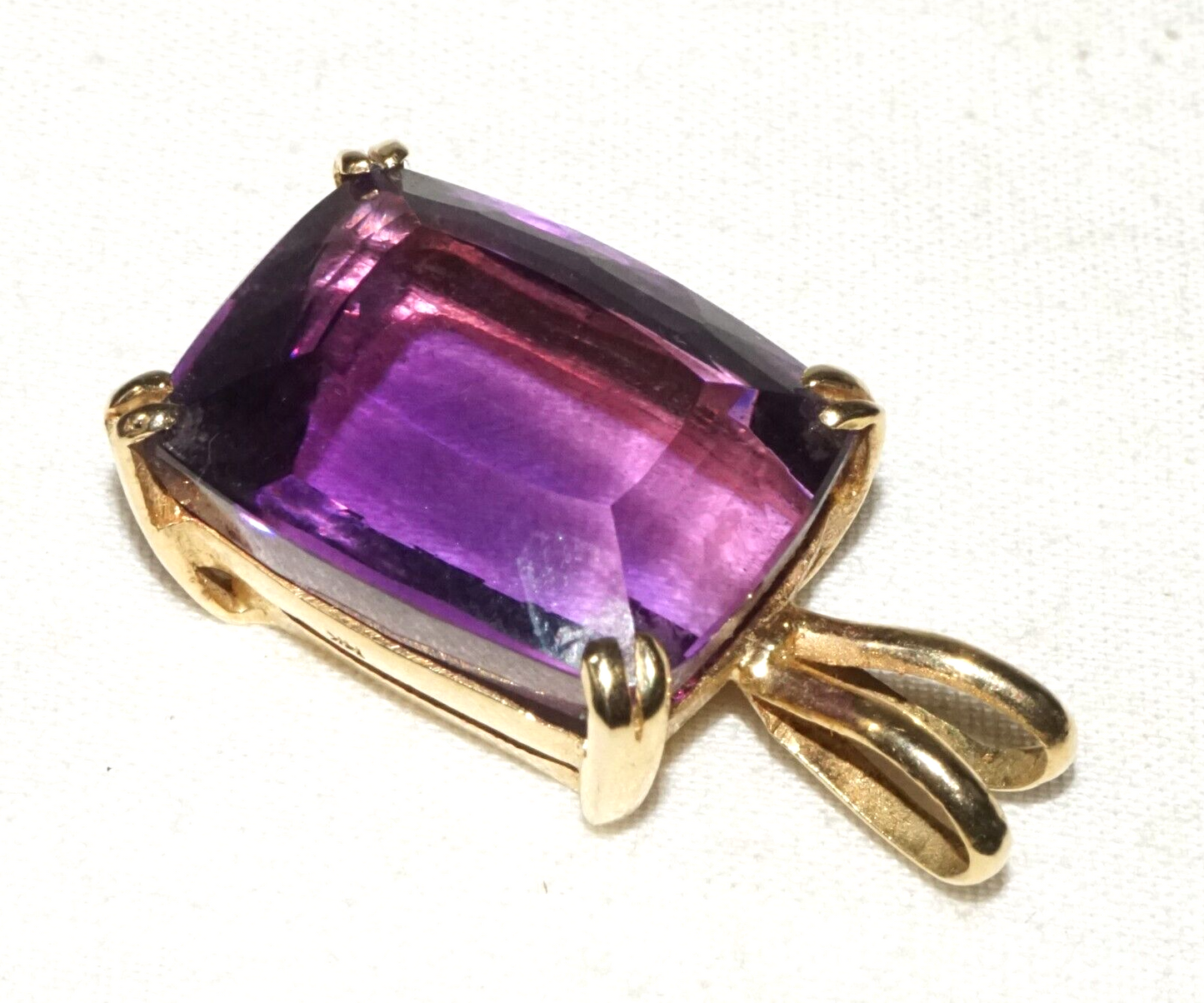 Vintage 14k Yellow Pendant set w. 1x Large Amethyst Gemstone (GoB)#18c