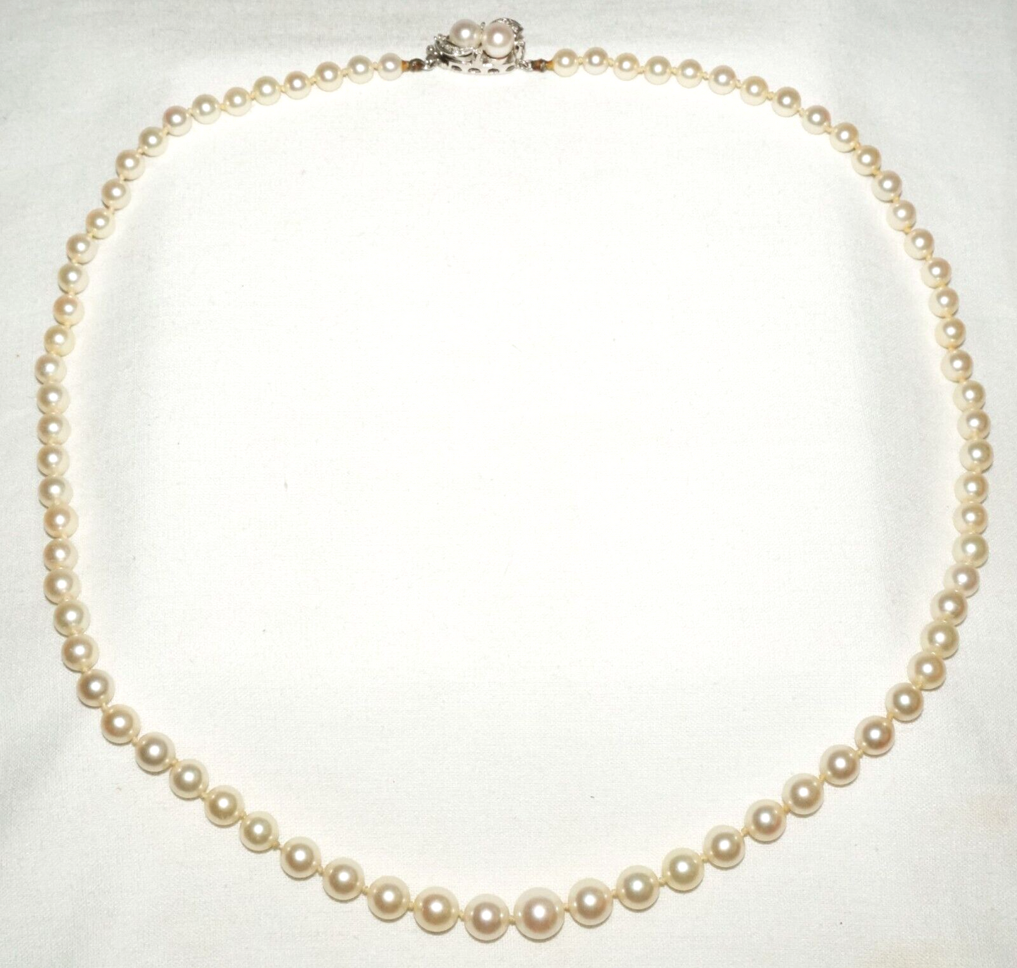 Vintage Graduated Single Strand Pearl Necklace w. 14k White Gold Clasp (FeD)#1