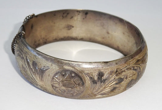 Mexican Hollow Sterling Silver Bangle Bracelet w. Etched Mask & Leaf Motifs(Yir)