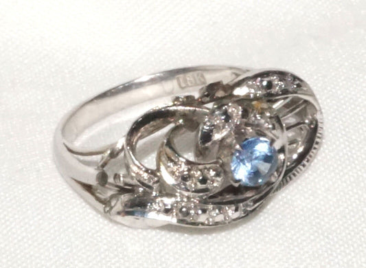 18k White Gold Filigree Ring w Small Round Facetted Sapphire Sz. 5.25 (QuC)