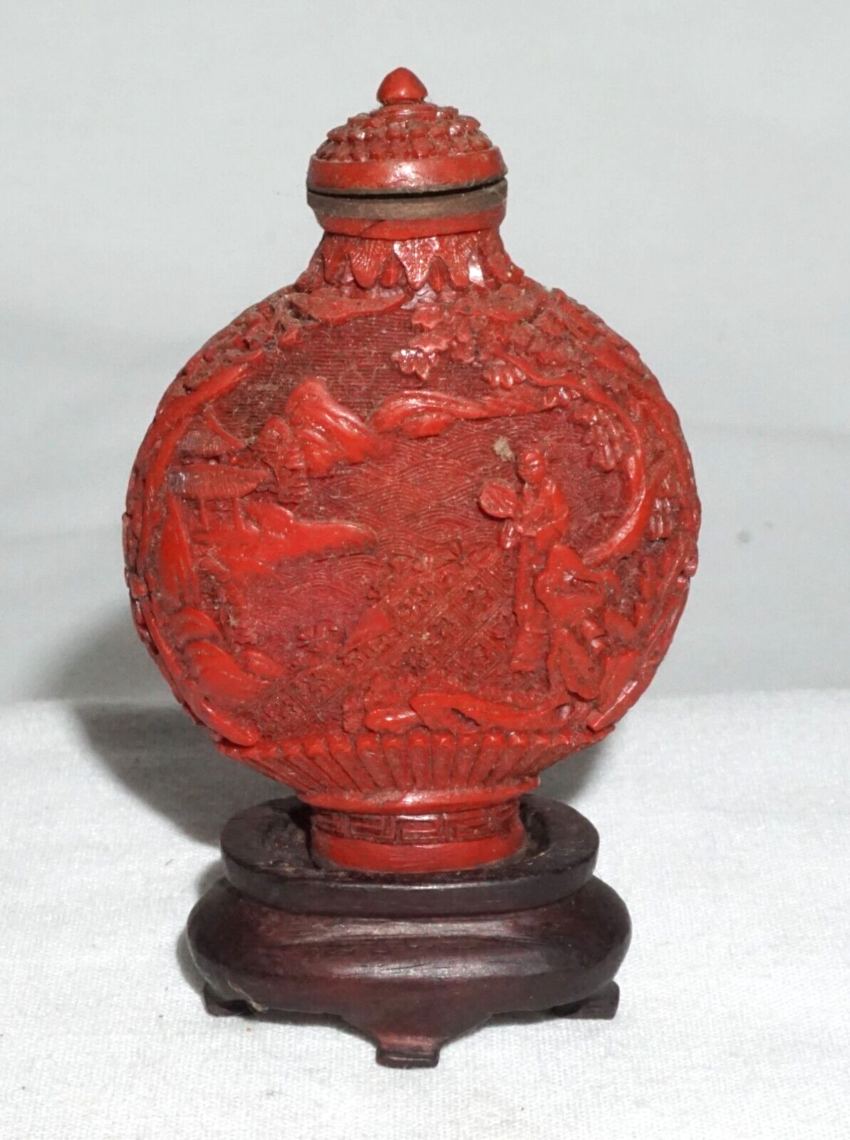 Vtg Chinese Cinnabar Style Snuff Bottle w Molded Figure Motif Reign (LLA) IC