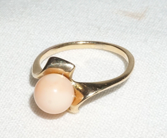 Vintage 14k Yellow Gold Ring Sz.4.5 set w. 1x Pink Coral Bead Accent (BrM)L3